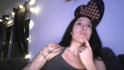 Snapshot of shespeachy chatting on 07.23.26 peachy online show from 07.23.26