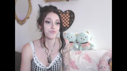 Snapshot of shespeachy chatting on 07.29.26 peachy online show from 07.29.26