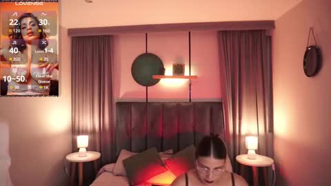 Snapshot of sheyla_hills_ chatting on 09.18.25 Sheyla online show from 09.18.25