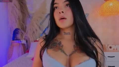 Snapshot of shimmer_lure chatting on 10.25.25 shimmer_lure online show from 10.25.25