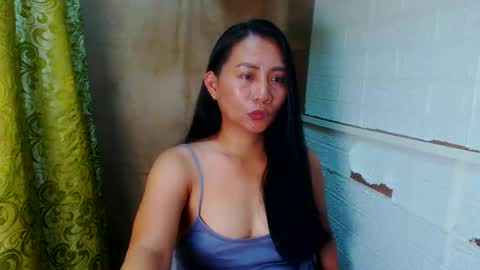 Snapshot of shinecathy chatting on 10.22.25 shine online show from 10.22.25