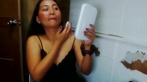 Snapshot of shinecathy chatting on 11.27.25 shine online show from 11.27.25