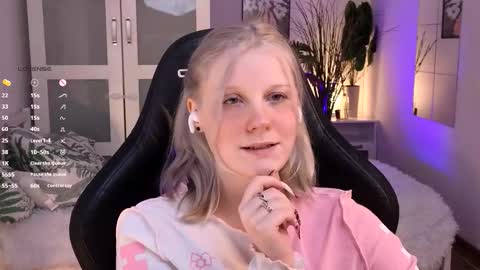 help me reach my first 25 thumbs up online show from 11.22.25