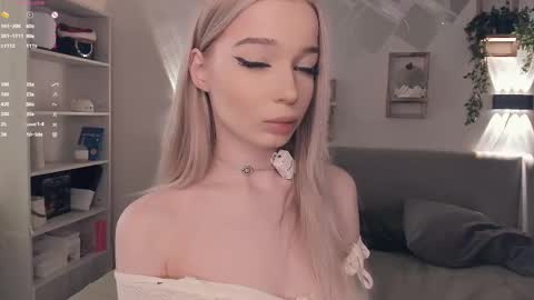 Stella  online show from 03.31.26