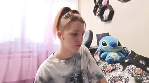 Snapshot of shoshanamcillwain chatting on 11.24.25 Mia online show from 11.24.25