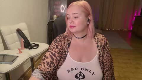 Snapshot of showmebbw chatting on 11.23.25 Mimi online show from 11.23.25