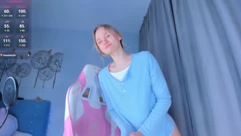 Snapshot of showmejenny chatting on 01.09.25 jennywoody online show from 01.09.25