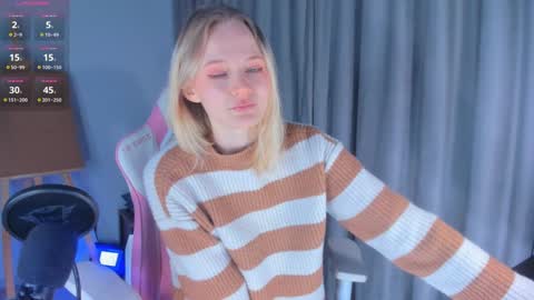 Snapshot of showmejenny chatting on 01.12.25 jennywoody online show from 01.12.25