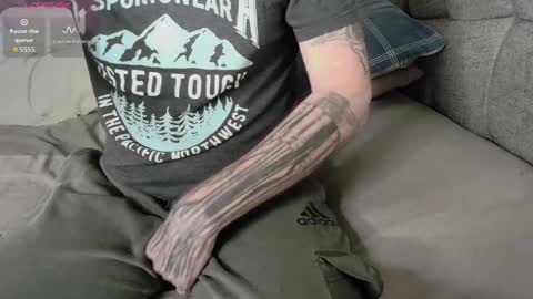 Snapshot of showoffjay46 chatting on 11.02.25 showofjay online show from 11.02.25