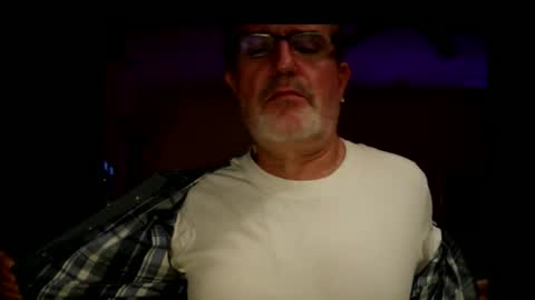 Snapshot of shrewtamer chatting on 12.01.25 shrewtamer online show from 12.01.25