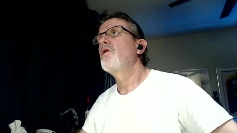 Snapshot of shrewtamer chatting on 12.23.25 shrewtamer online show from 12.23.25