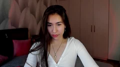 Mika online show from 12.21.25