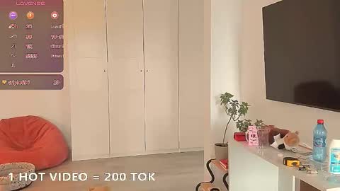 Snapshot of shy_gea chatting on 09.17.25 shy gea online show from 09.17.25