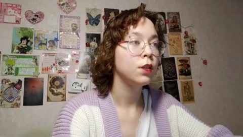 Snapshot of shy_kiss_twinkle_bloop chatting on 09.11.25 Milena online show from 09.11.25
