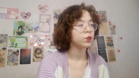 Snapshot of shy_kiss_twinkle_bloop chatting on 09.15.25 Milena online show from 09.15.25