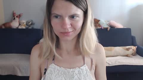 Snapshot of shy_moony chatting on 10.07.25 just Alex online show from 10.07.25