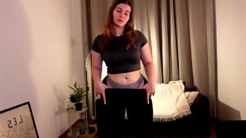 shy_nerd_babyy online show from 01.20.25
