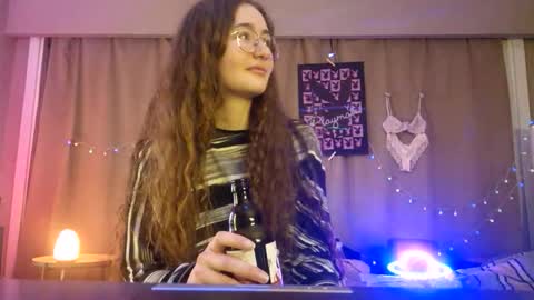 Shy Night Bat online show from 04.19.26