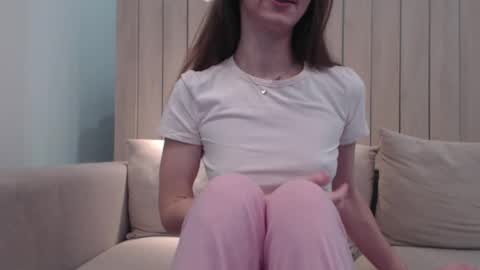 shy_schoolgirl_ online show from 03.04.25