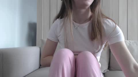 shy_schoolgirl_ online show from 03.05.25