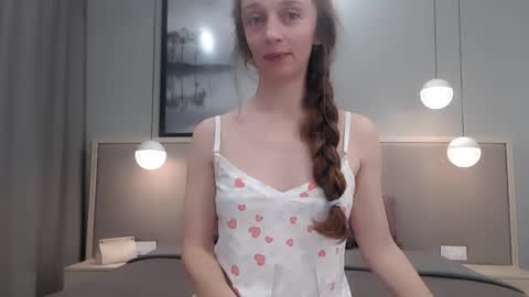 Snapshot of shy_schoolgirl_ chatting on 11.15.25 shy_schoolgirl_ online show from 11.15.25