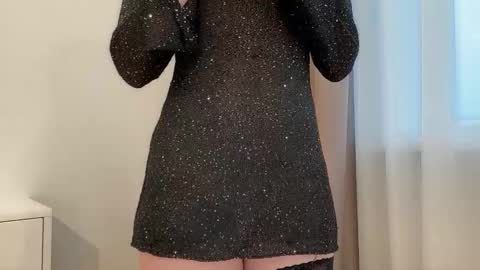 Snapshot of shy_schoolgirl_ chatting on 12.20.25 shy_schoolgirl_ online show from 12.20.25