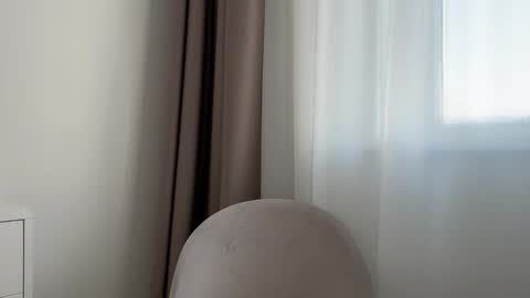 Snapshot of shy_schoolgirl_ chatting on 12.21.25 shy_schoolgirl_ online show from 12.21.25