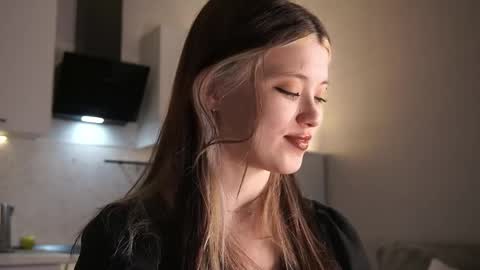 Snapshot of shyakemi chatting on 05.17.26 Akemi online show from 05.17.26
