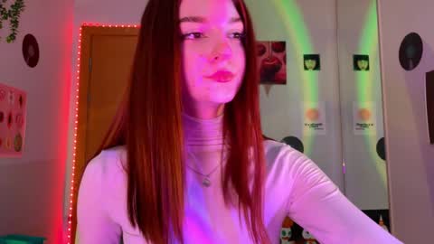 Snapshot of shybella_girl chatting on 12.05.24 Bella online show from 12.05.24