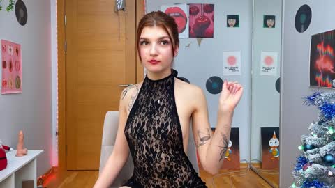 Snapshot of shybella_girl chatting on 12.18.24 Bella online show from 12.18.24