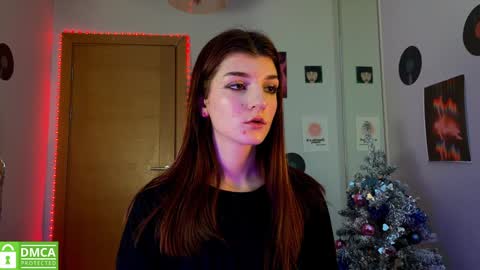 Snapshot of shybella_girl chatting on 01.14.25 Bella online show from 01.14.25
