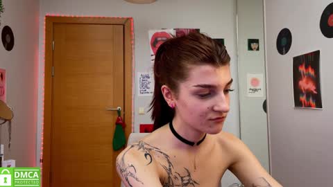 Snapshot of shybella_girl chatting on 01.15.25 Bella online show from 01.15.25