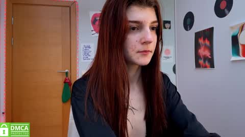 Snapshot of shybella_girl chatting on 01.19.25 Bella online show from 01.19.25