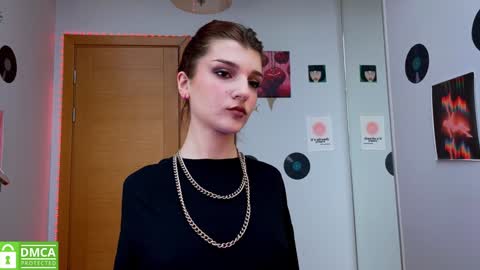 Snapshot of shybella_girl chatting on 01.23.25 Bella online show from 01.23.25