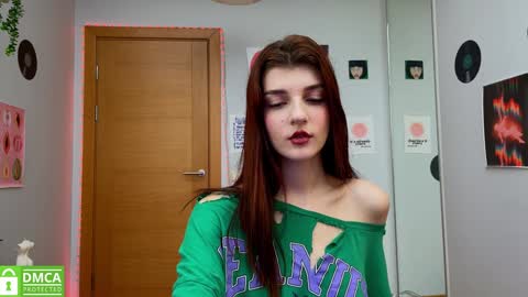 Snapshot of shybella_girl chatting on 01.27.25 Bella online show from 01.27.25