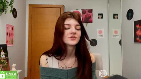 Snapshot of shybella_girl chatting on 02.26.25 Bella online show from 02.26.25