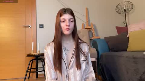 Snapshot of shybella_girl chatting on 10.09.25 Bella online show from 10.09.25