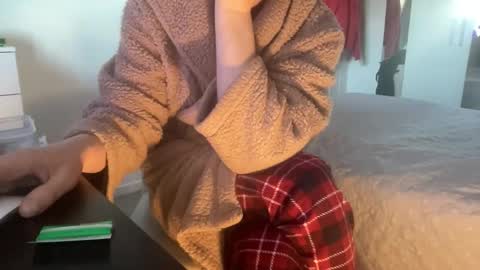 Snapshot of shyboy0533 chatting on 11.01.25 shyboy0533 online show from 11.01.25