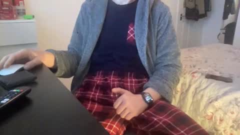 Snapshot of shyboy0533 chatting on 11.05.25 shyboy0533 online show from 11.05.25