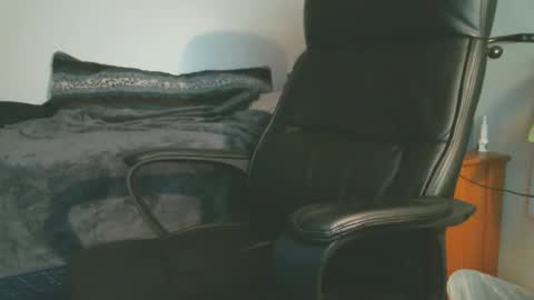 shyboyhugecum2020 online show from 10.22.25