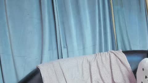 Snapshot of shydreamss chatting on 12.14.25 Anny online show from 12.14.25