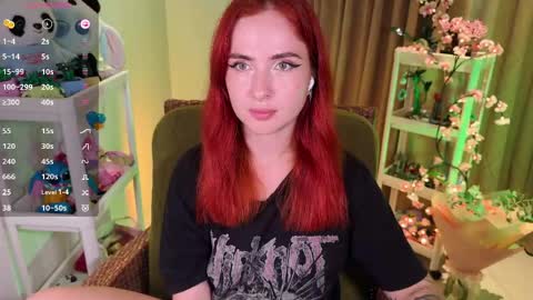 Snapshot of shyfoxxxy chatting on 06.08.26 Effie online show from 06.08.26