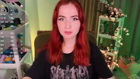 Snapshot of shyfoxxxy chatting on 06.12.26 Effie online show from 06.12.26