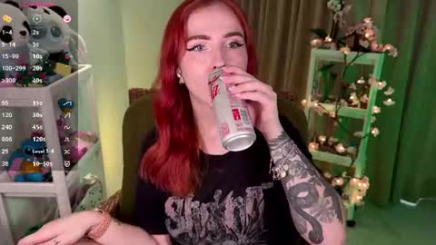 Snapshot of shyfoxxxy chatting on 06.27.26 Effie online show from 06.27.26