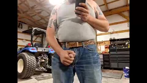 Snapshot of shyguycurious5 chatting on 10.17.25 shyguycurious5 online show from 10.17.25