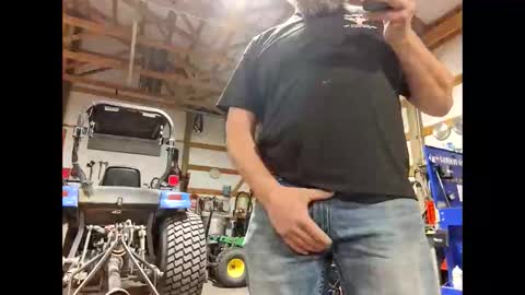 Snapshot of shyguycurious5 chatting on 11.10.25 shyguycurious5 online show from 11.10.25