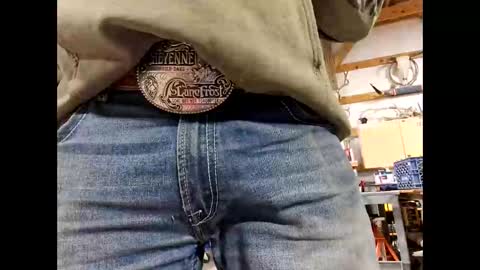 Snapshot of shyguycurious5 chatting on 11.13.25 shyguycurious5 online show from 11.13.25