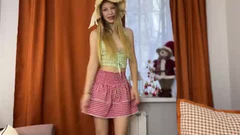 Snapshot of shyrubate chatting on 12.15.25 Aurora online show from 12.15.25