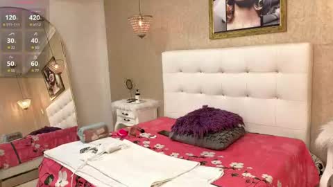 Snapshot of siacavali chatting on 06.14.26 Sia online show from 06.14.26