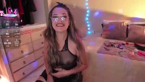 Snapshot of siamilff chatting on 10.28.25 SIa  online show from 10.28.25